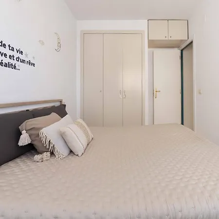 Beautiful In With Pool Apartment *